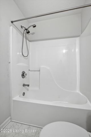 8702 Vision Pl, Louisville, KY 40229