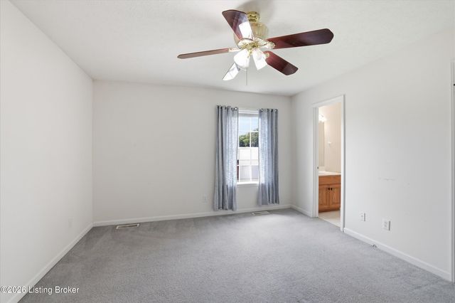 8702 Vision Pl, Louisville, KY 40229