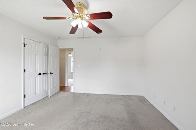 8702 Vision Pl, Louisville, KY 40229