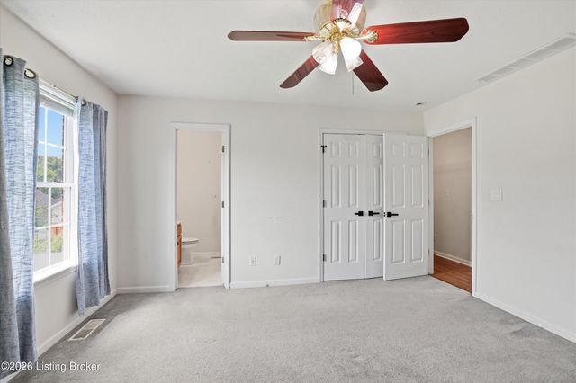 8702 Vision Pl, Louisville, KY 40229