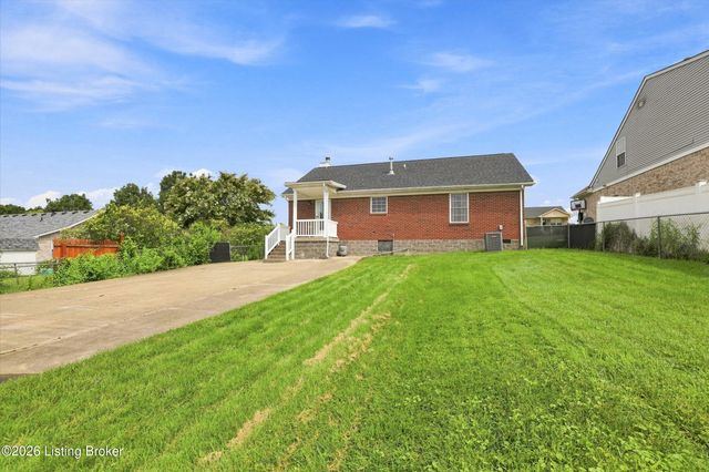 8702 Vision Pl, Louisville, KY 40229