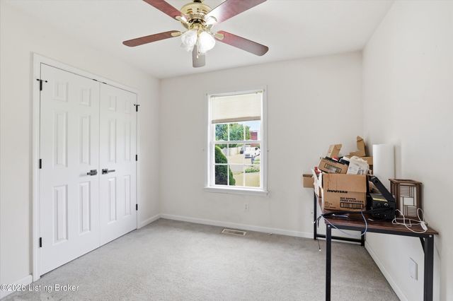 8702 Vision Pl, Louisville, KY 40229