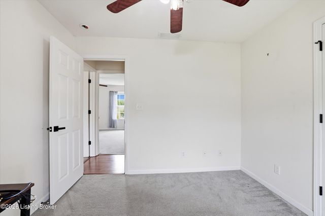 8702 Vision Pl, Louisville, KY 40229
