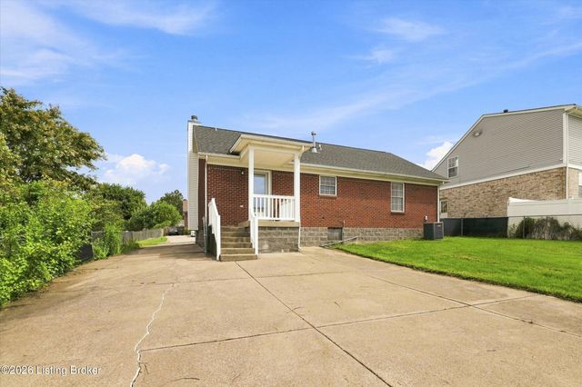 8702 Vision Pl, Louisville, KY 40229