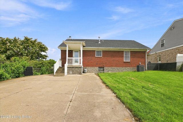 8702 Vision Pl, Louisville, KY 40229