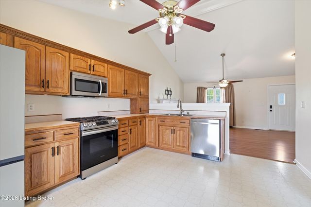 8702 Vision Pl, Louisville, KY 40229