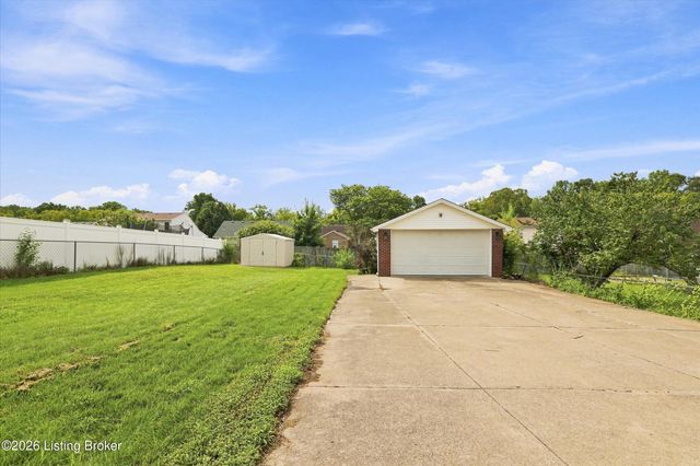 8702 Vision Pl, Louisville, KY 40229