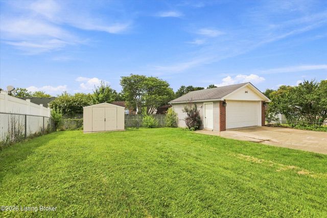 8702 Vision Pl, Louisville, KY 40229