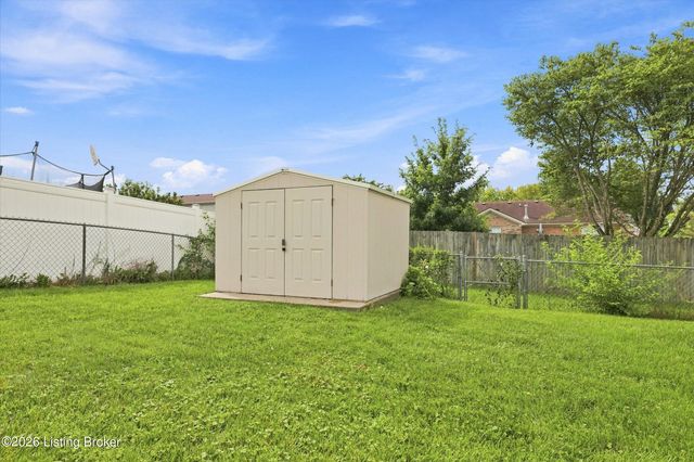 8702 Vision Pl, Louisville, KY 40229