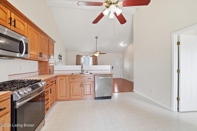 8702 Vision Pl, Louisville, KY 40229