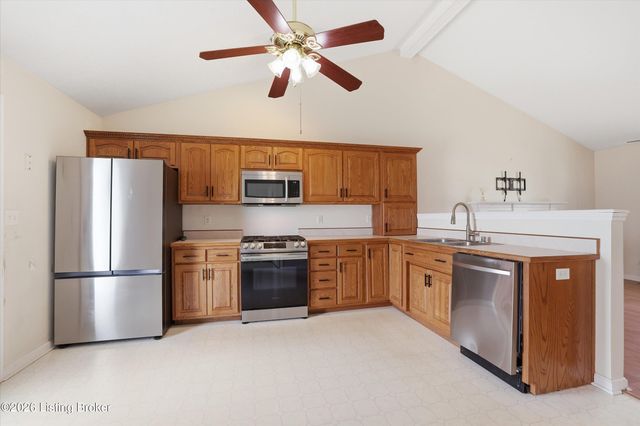 8702 Vision Pl, Louisville, KY 40229