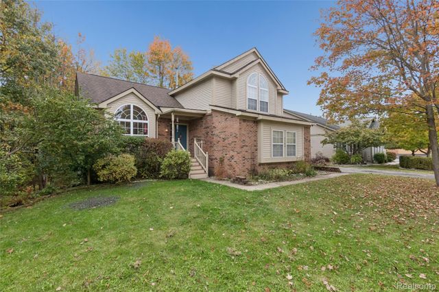 2700 Court Lane N, Howell, MI 48843