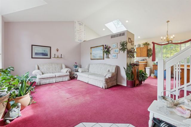 2700 Court Lane N, Howell, MI 48843