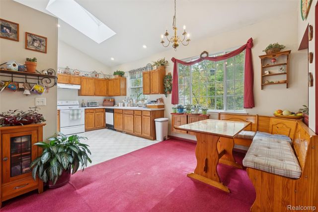 2700 Court Lane N, Howell, MI 48843