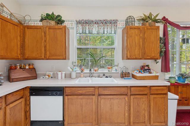 2700 Court Lane N, Howell, MI 48843