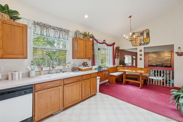 2700 Court Lane N, Howell, MI 48843