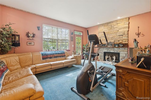 2700 Court Lane N, Howell, MI 48843