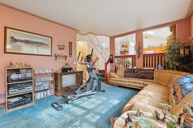 2700 Court Lane N, Howell, MI 48843