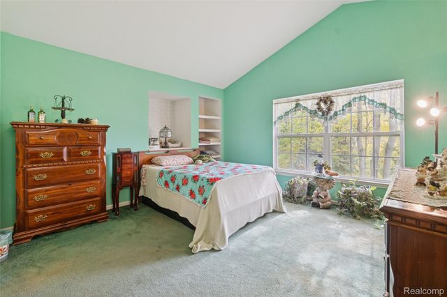 2700 Court Lane N, Howell, MI 48843