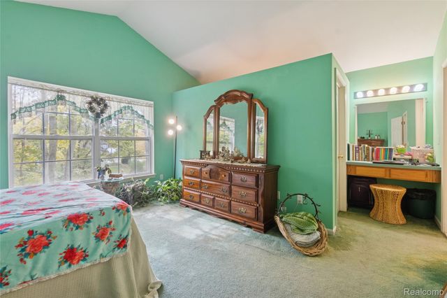 2700 Court Lane N, Howell, MI 48843