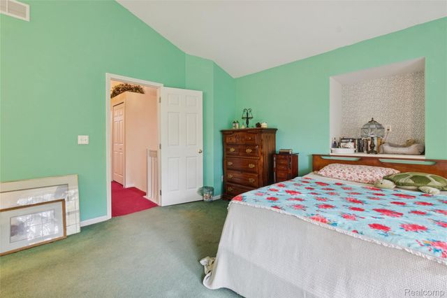 2700 Court Lane N, Howell, MI 48843