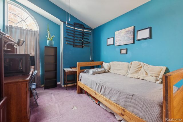 2700 Court Lane N, Howell, MI 48843