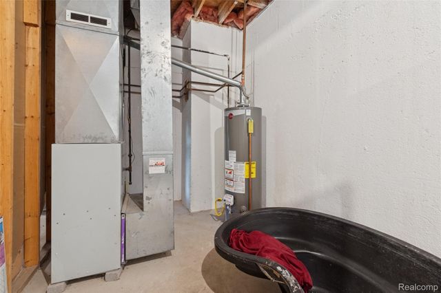 2700 Court Lane N, Howell, MI 48843