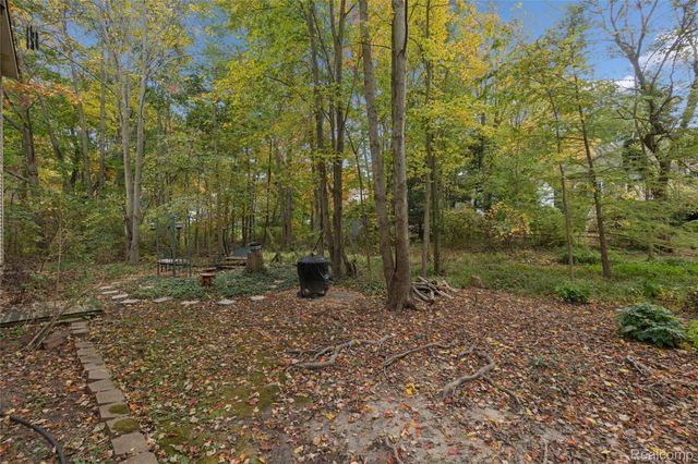 2700 Court Lane N, Howell, MI 48843