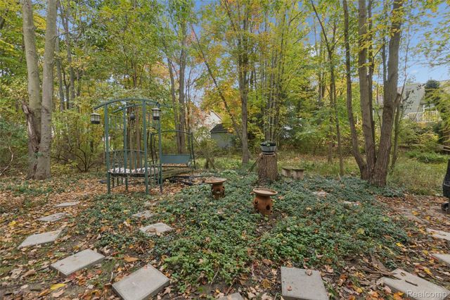 2700 Court Lane N, Howell, MI 48843