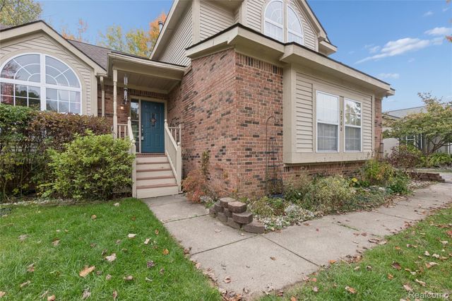 2700 Court Lane N, Howell, MI 48843