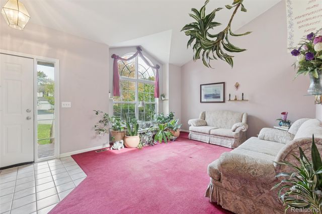 2700 Court Lane N, Howell, MI 48843