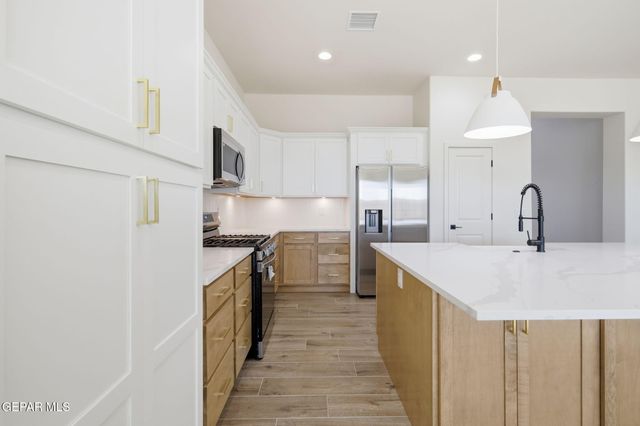 701 Paseo Modesto Drive, Horizon City, TX 79928