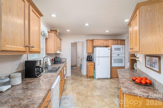 2224 Sterling Ridge Drive, Newton, NC 28658
