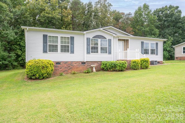 2224 Sterling Ridge Drive, Newton, NC 28658