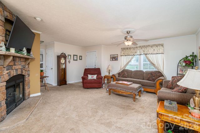 2224 Sterling Ridge Drive, Newton, NC 28658