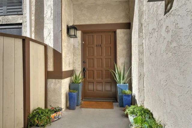 14529 Weddington 103, Sherman Oaks, CA 91411