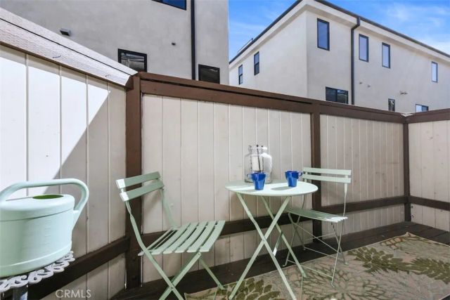 14529 Weddington 103, Sherman Oaks, CA 91411