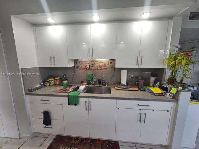 1200 SW 137th Ave 301E, Pembroke Pines, FL 33027