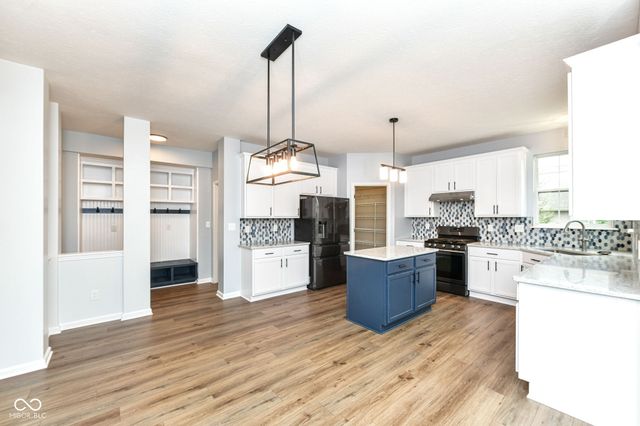 5689 W Port Drive, Mccordsville, IN 46055