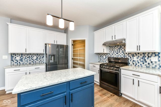 5689 W Port Drive, Mccordsville, IN 46055