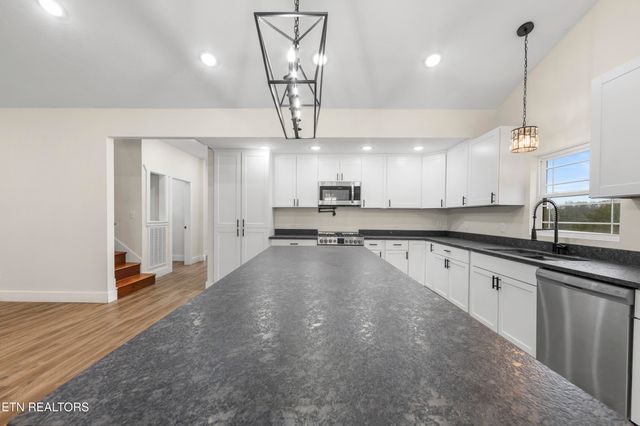 1518 Broad River Lane, Sevierville, TN 37876