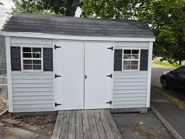 125 Running Brook Rd, Boston, MA 02132