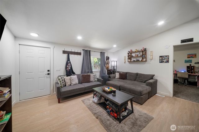 6652 5th Way SE, Lacey, WA 98503