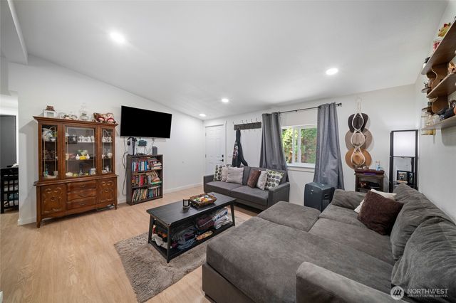 6652 5th Way SE, Lacey, WA 98503