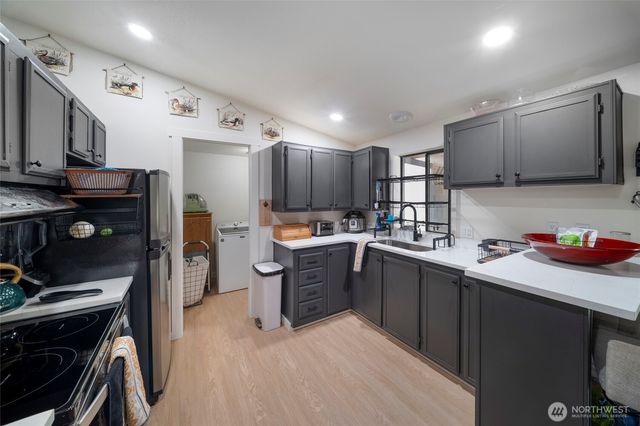 6652 5th Way SE, Lacey, WA 98503