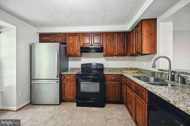 4751 HEDRICK LN, Woodbridge, VA 22193