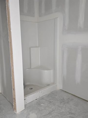 1220 SE 8th, Newton, KS 67114