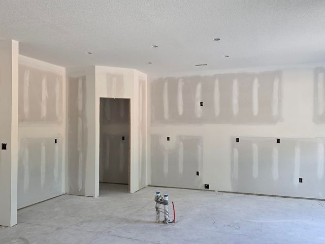 1220 SE 8th, Newton, KS 67114