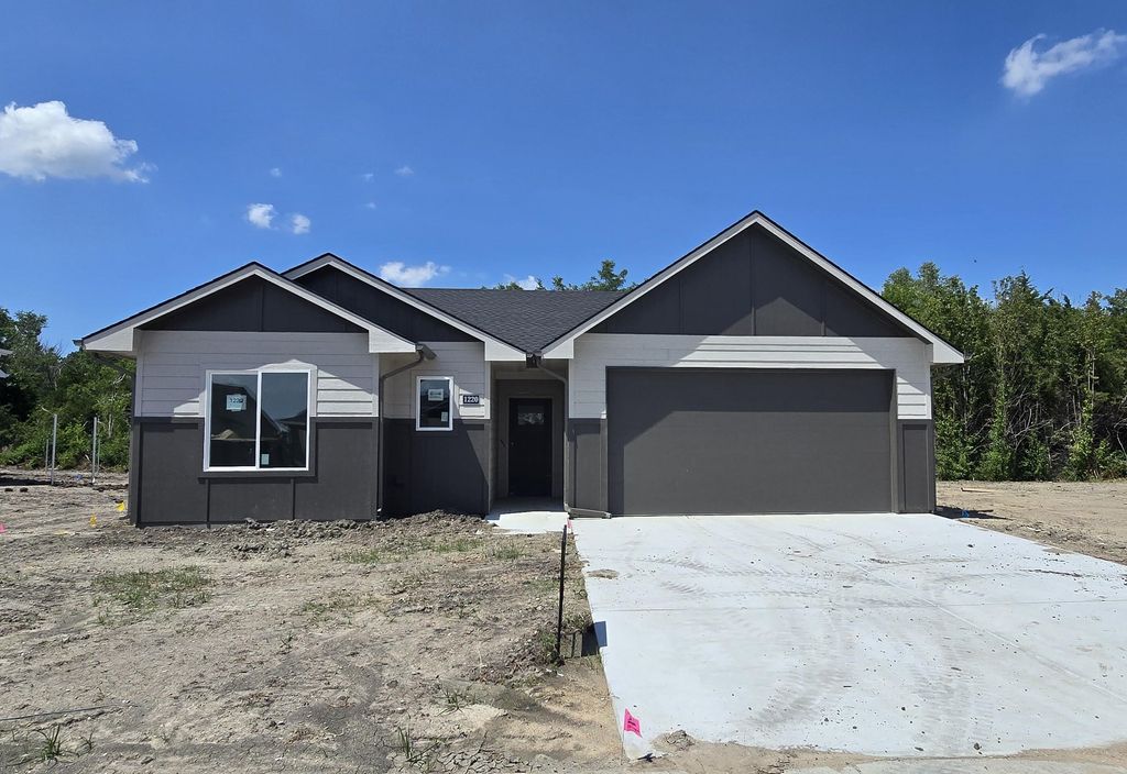 1220 SE 8th, Newton, KS 67114