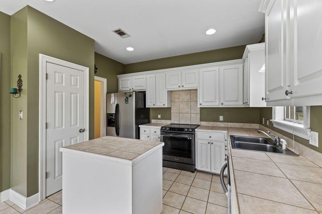 24 Rotan, Petal, MS 39465